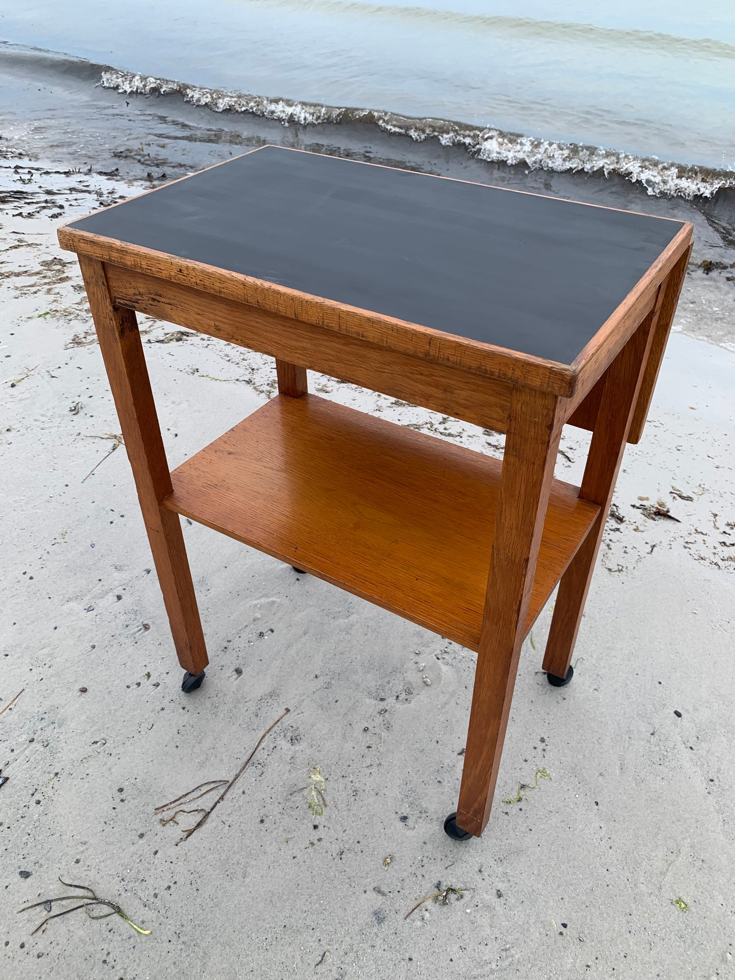 Klapbord med hjul og mange detaljer