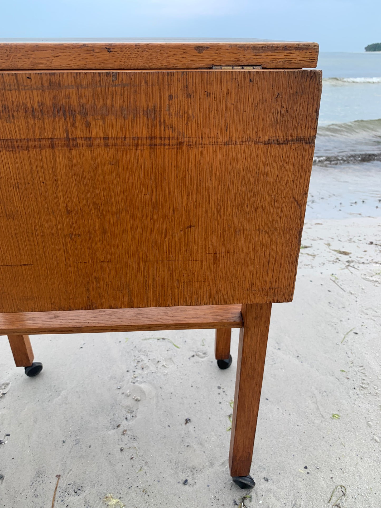 Klapbord med hjul og mange detaljer