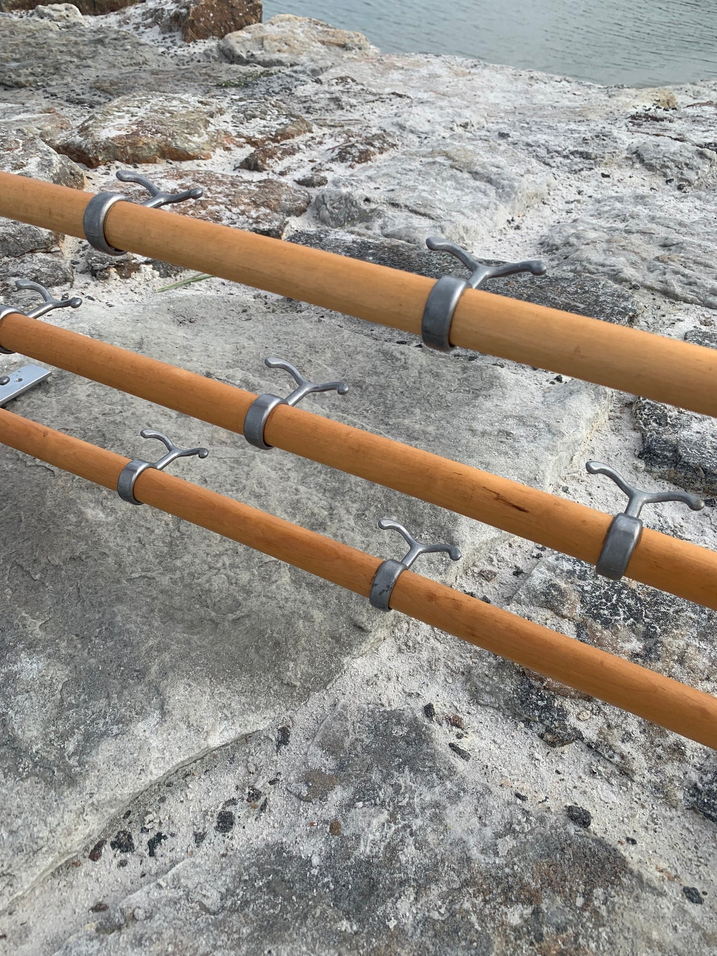 Hylla med hattkrok - Designad av Gunnar Bolin år 1937