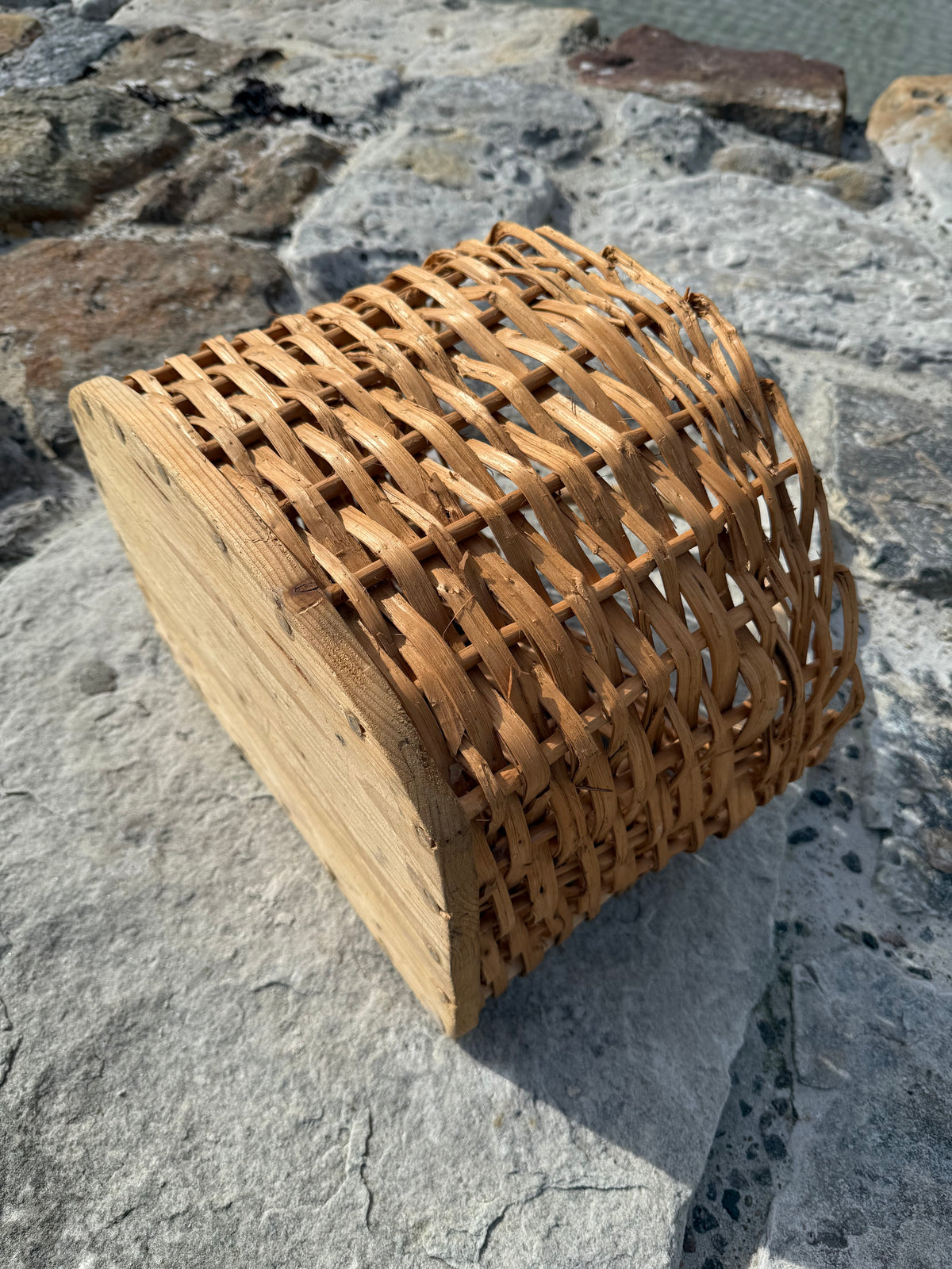 Korg med träbotten