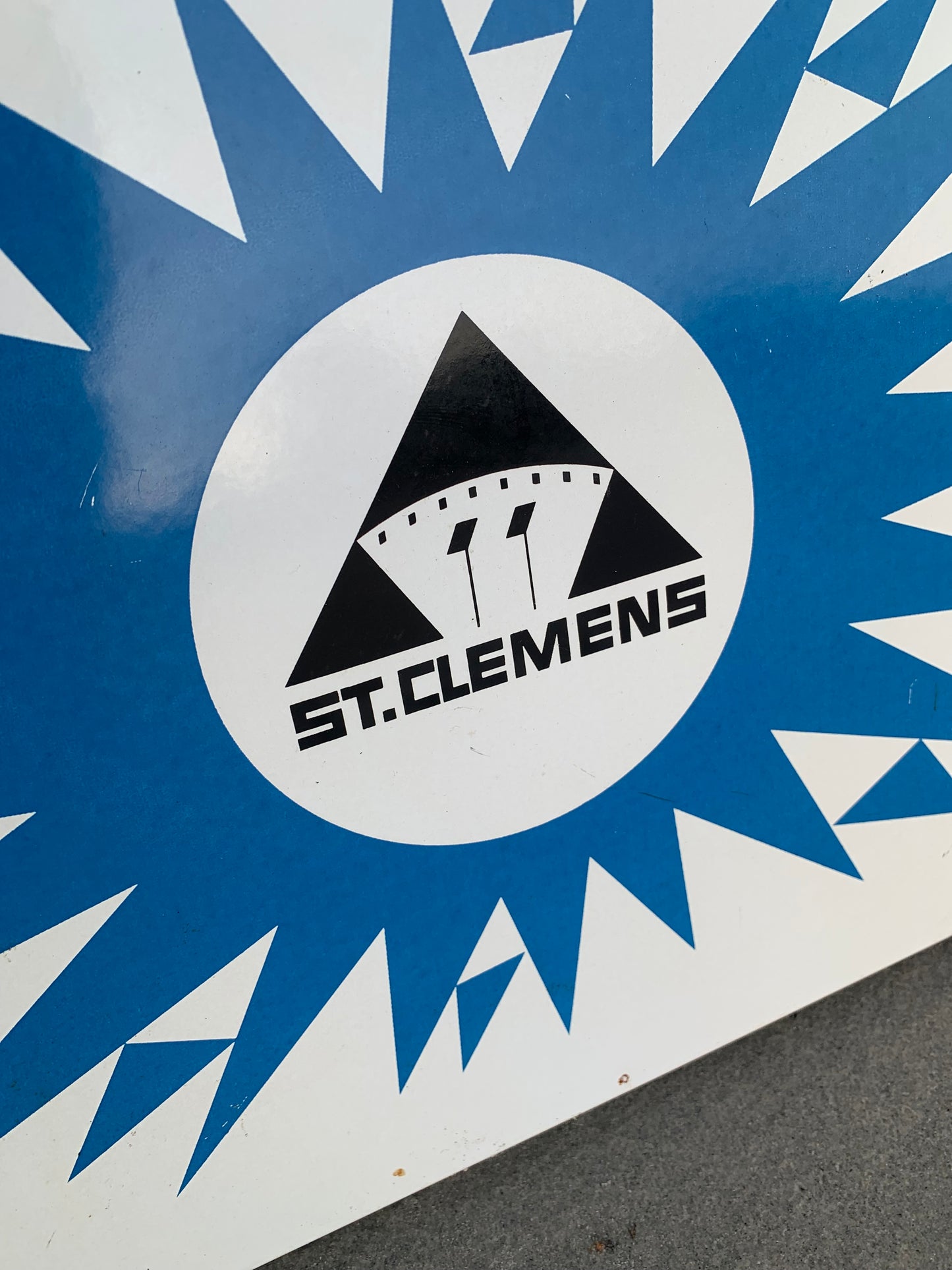 Skylt från ST. CLEMENS MEJERI