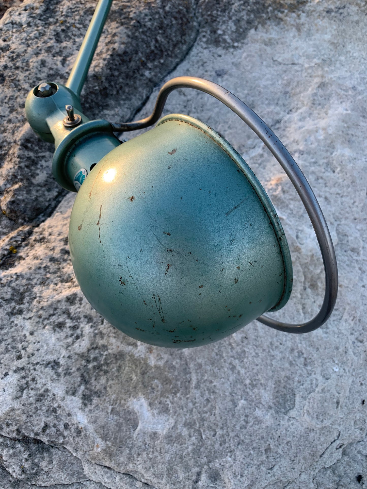 Jieldé med 2 armar och bordsbeslag - Grön