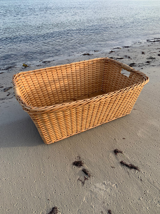 Linnekorg med träbotten
