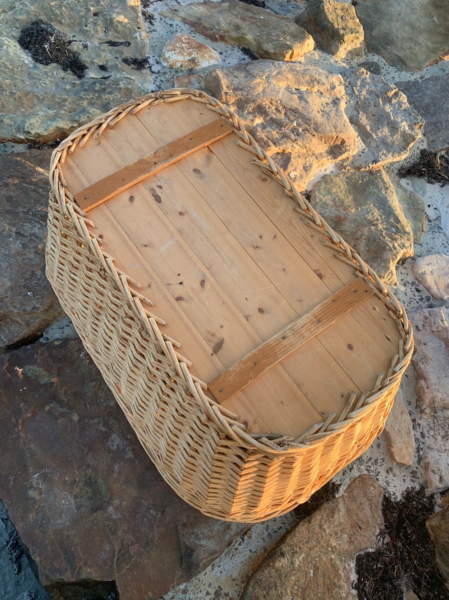 Linnekorg med träbotten