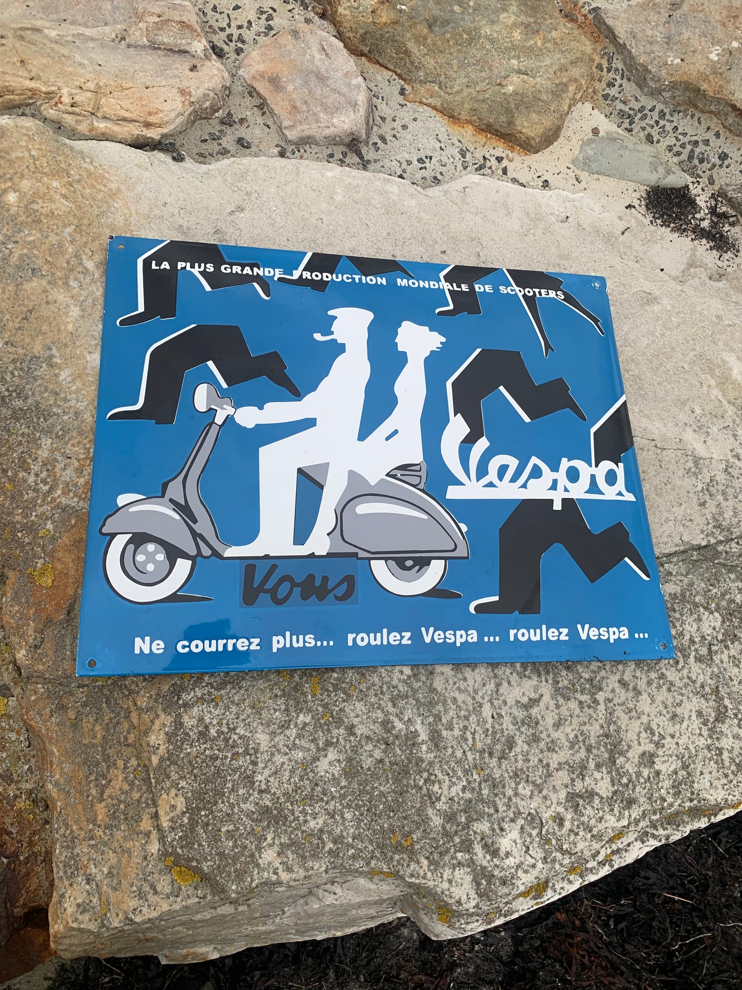 Vespa emaljskylt (kupad)