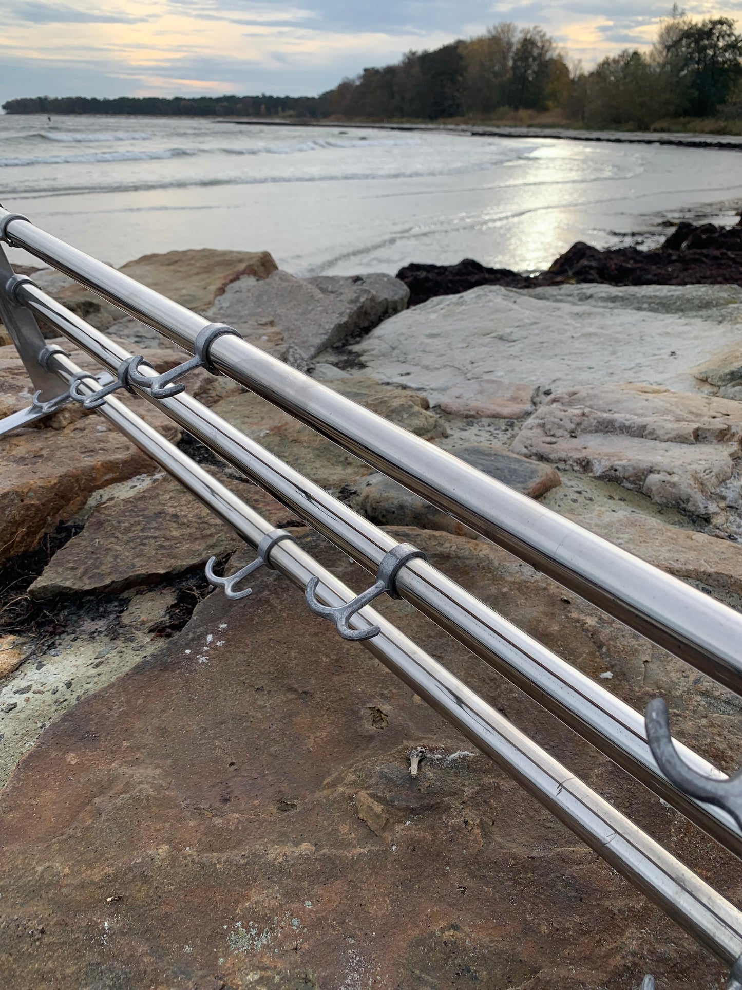 Hylla med hattkrok - Designad av Gunnar Bolin år 1937