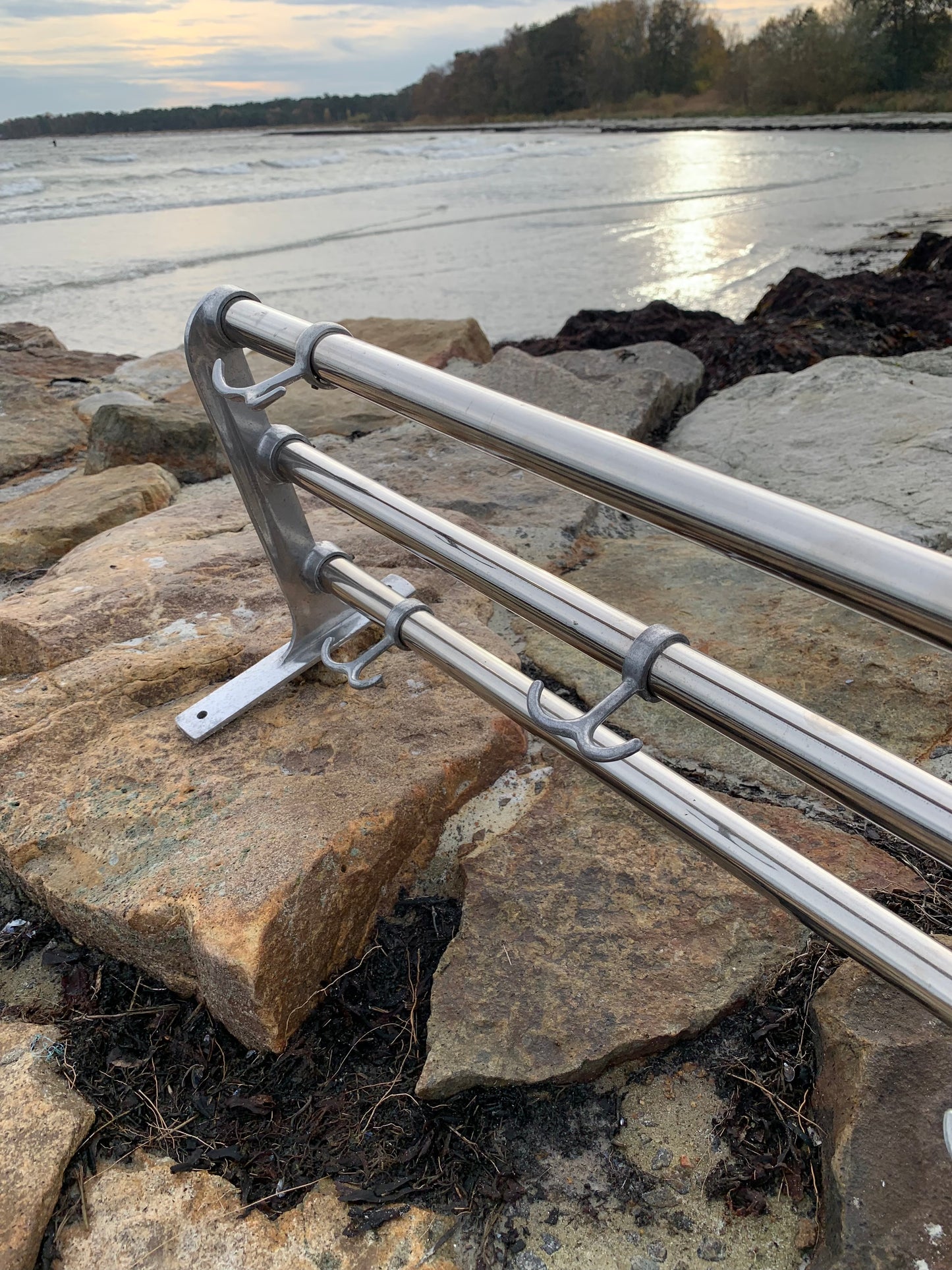 Hylla med hattkrok - Designad av Gunnar Bolin år 1937