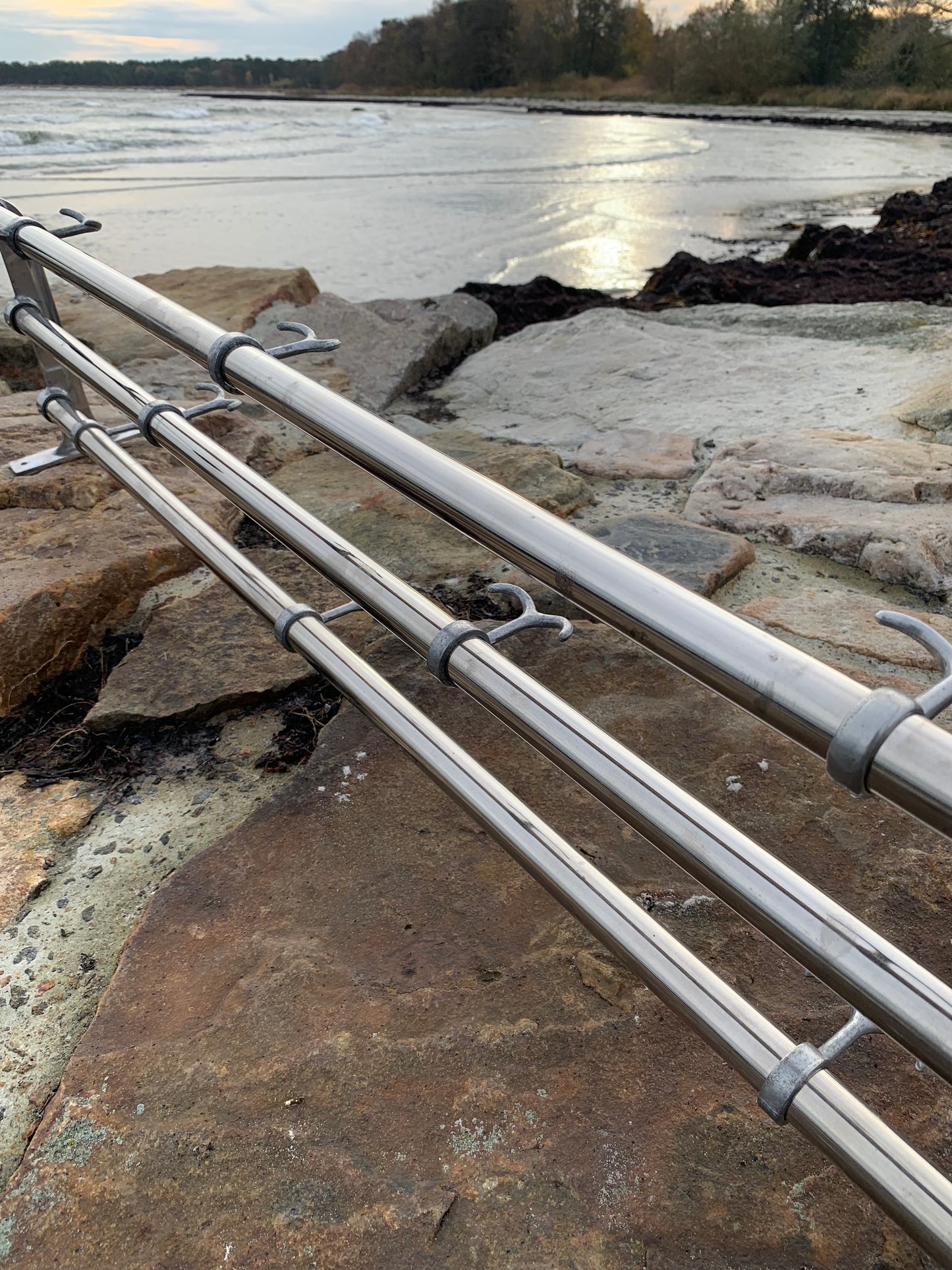 Hylla med hattkrok - Designad av Gunnar Bolin år 1937