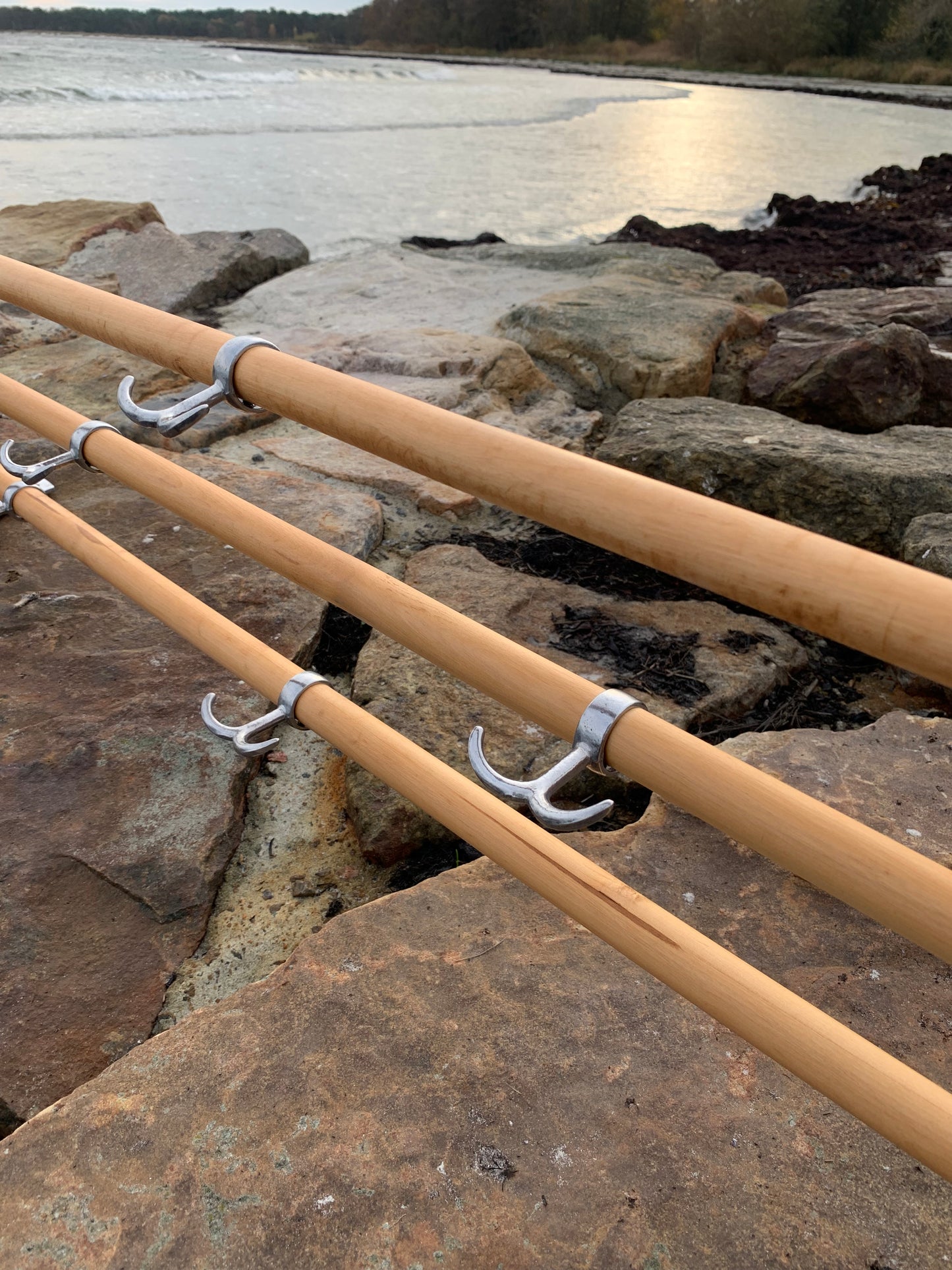 Hylla med hattkrok - Designad av Gunnar Bolin år 1937