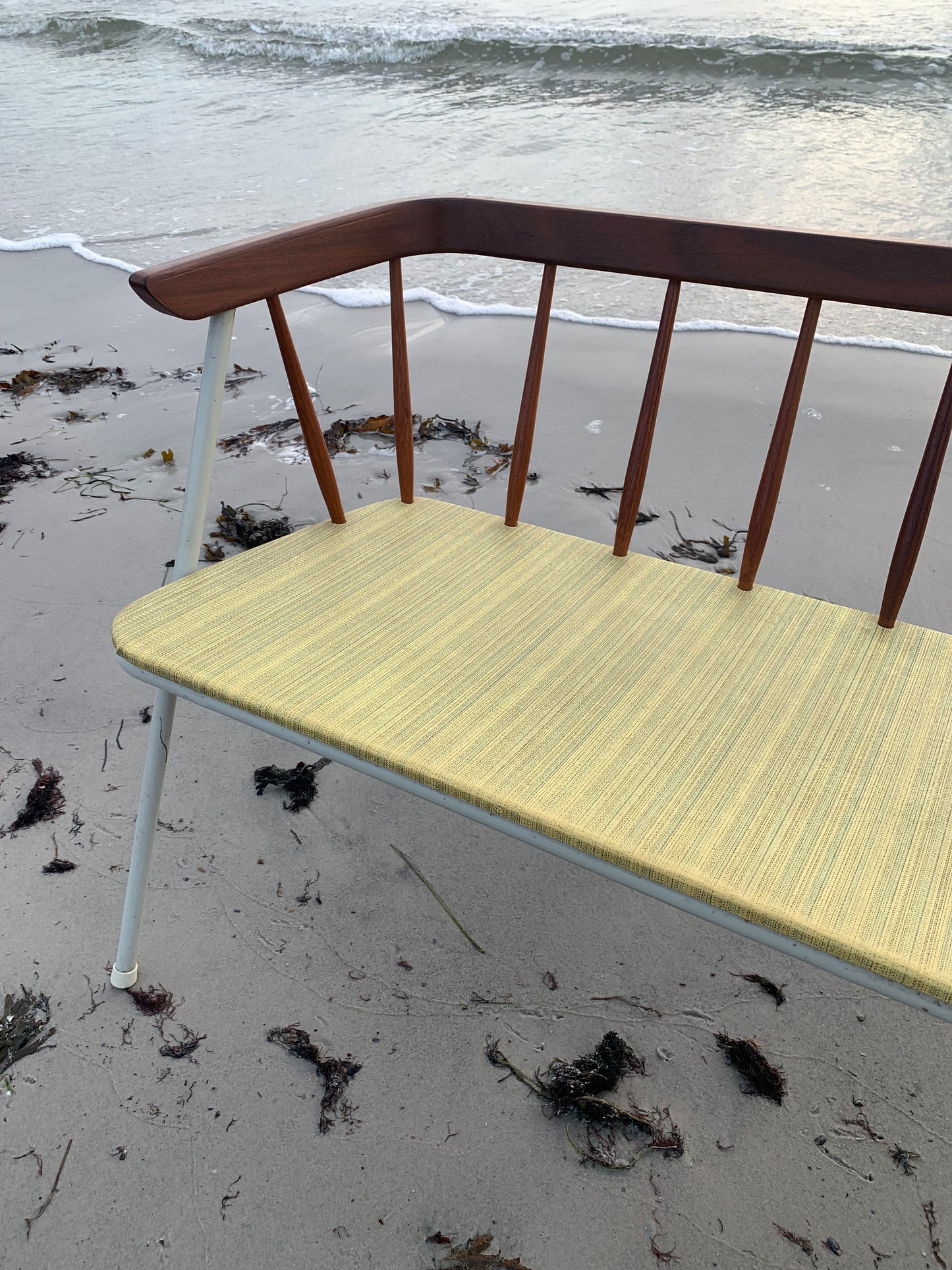 Bänk med fina trädetaljer