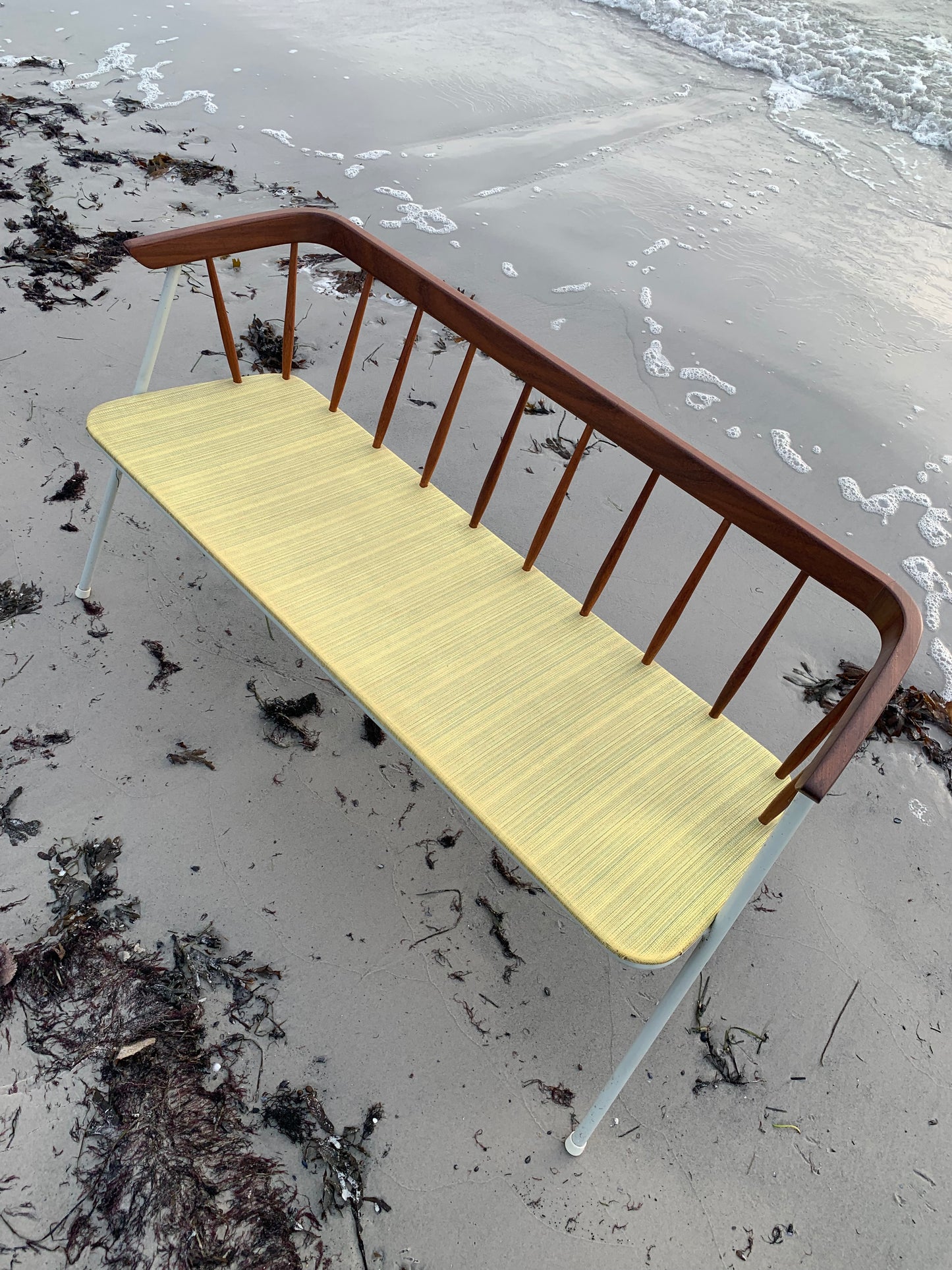 Bänk med fina trädetaljer