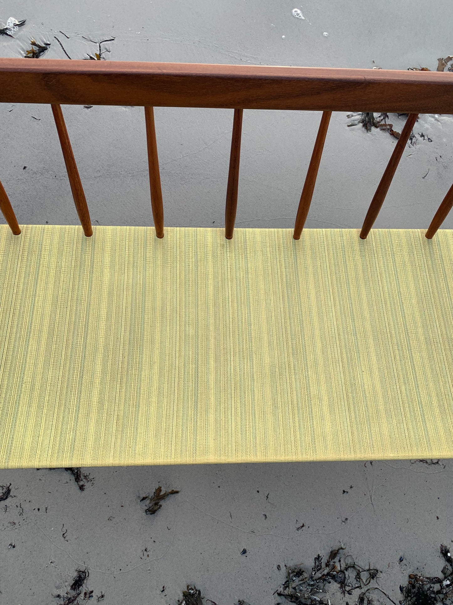 Bänk med fina trädetaljer