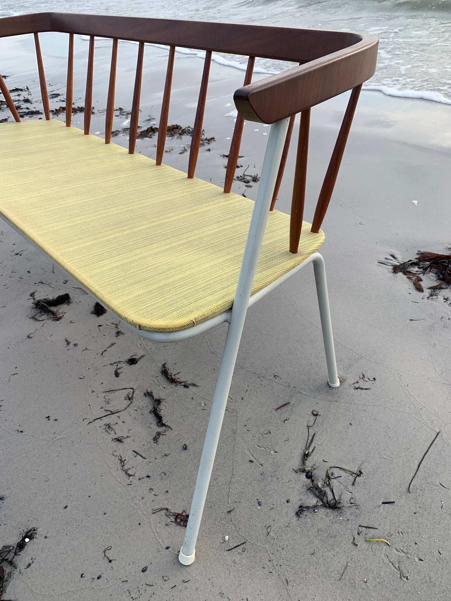 Bänk med fina trädetaljer