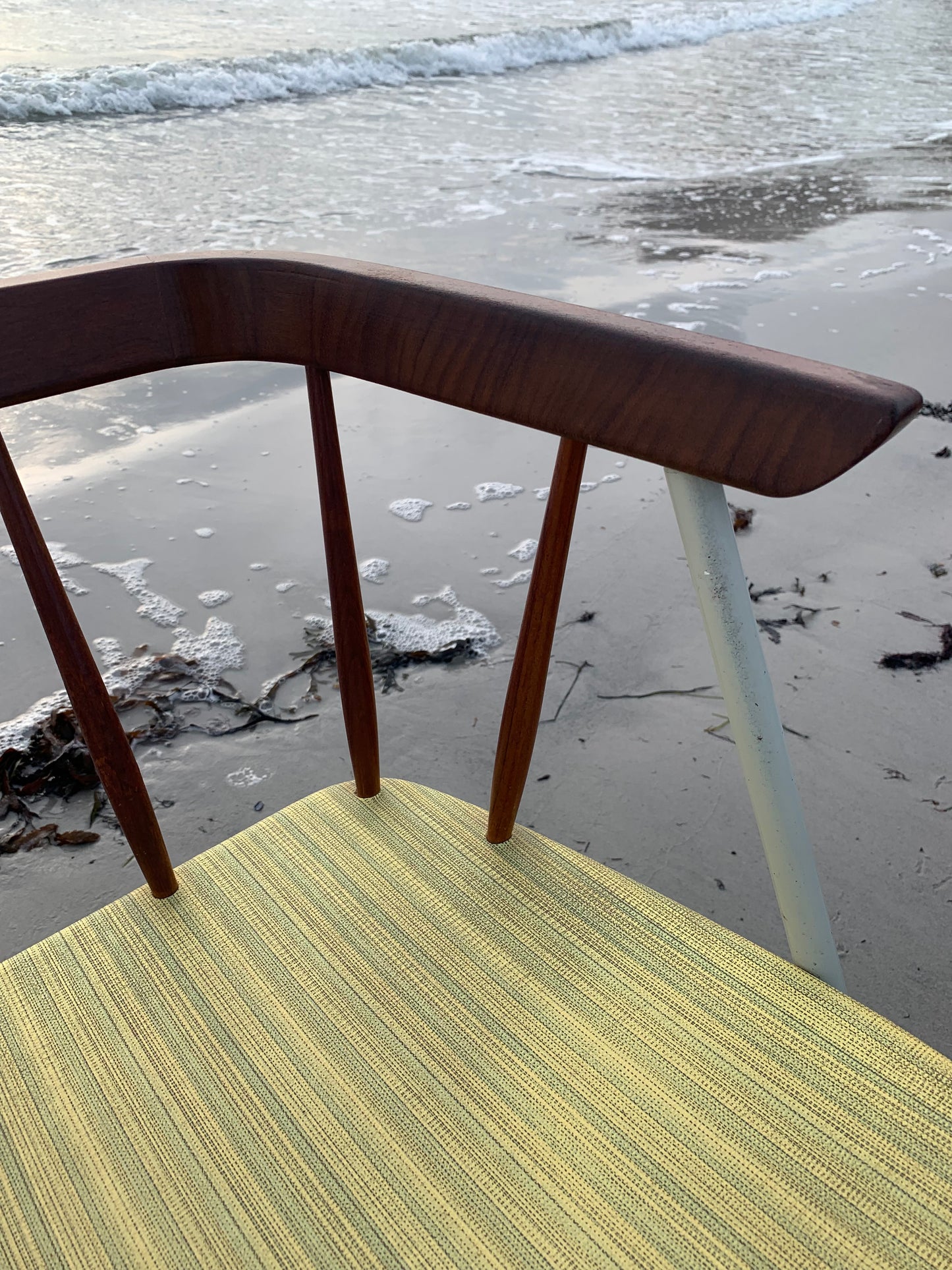 Bänk med fina trädetaljer