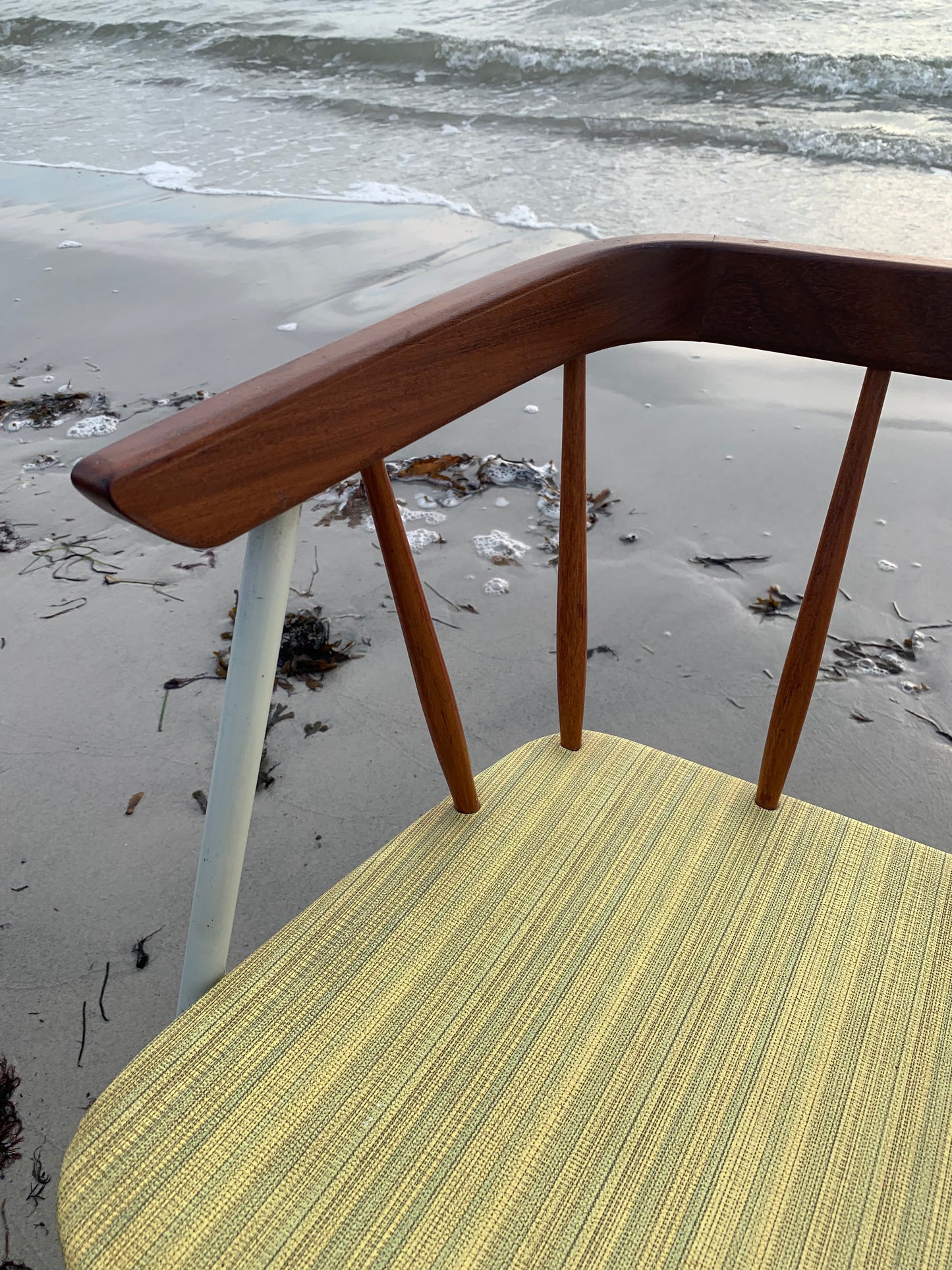 Bänk med fina trädetaljer