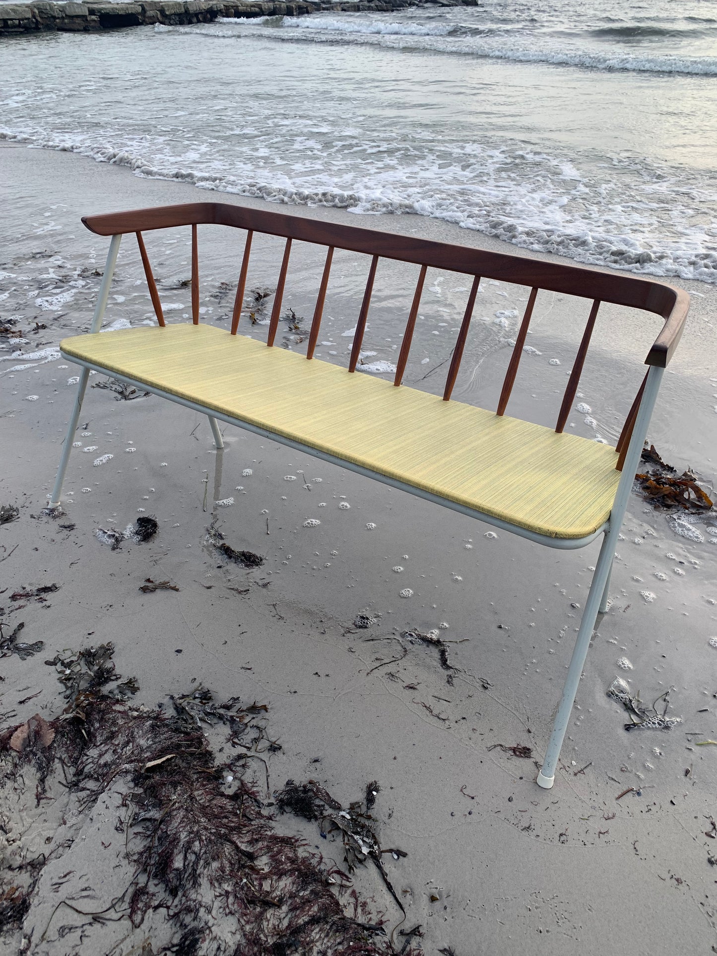 Bänk med fina trädetaljer