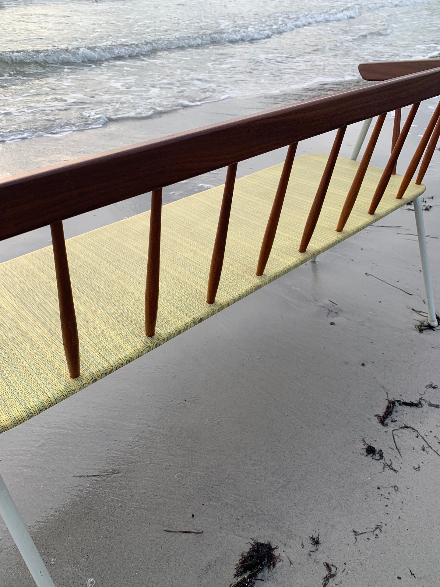 Bänk med fina trädetaljer