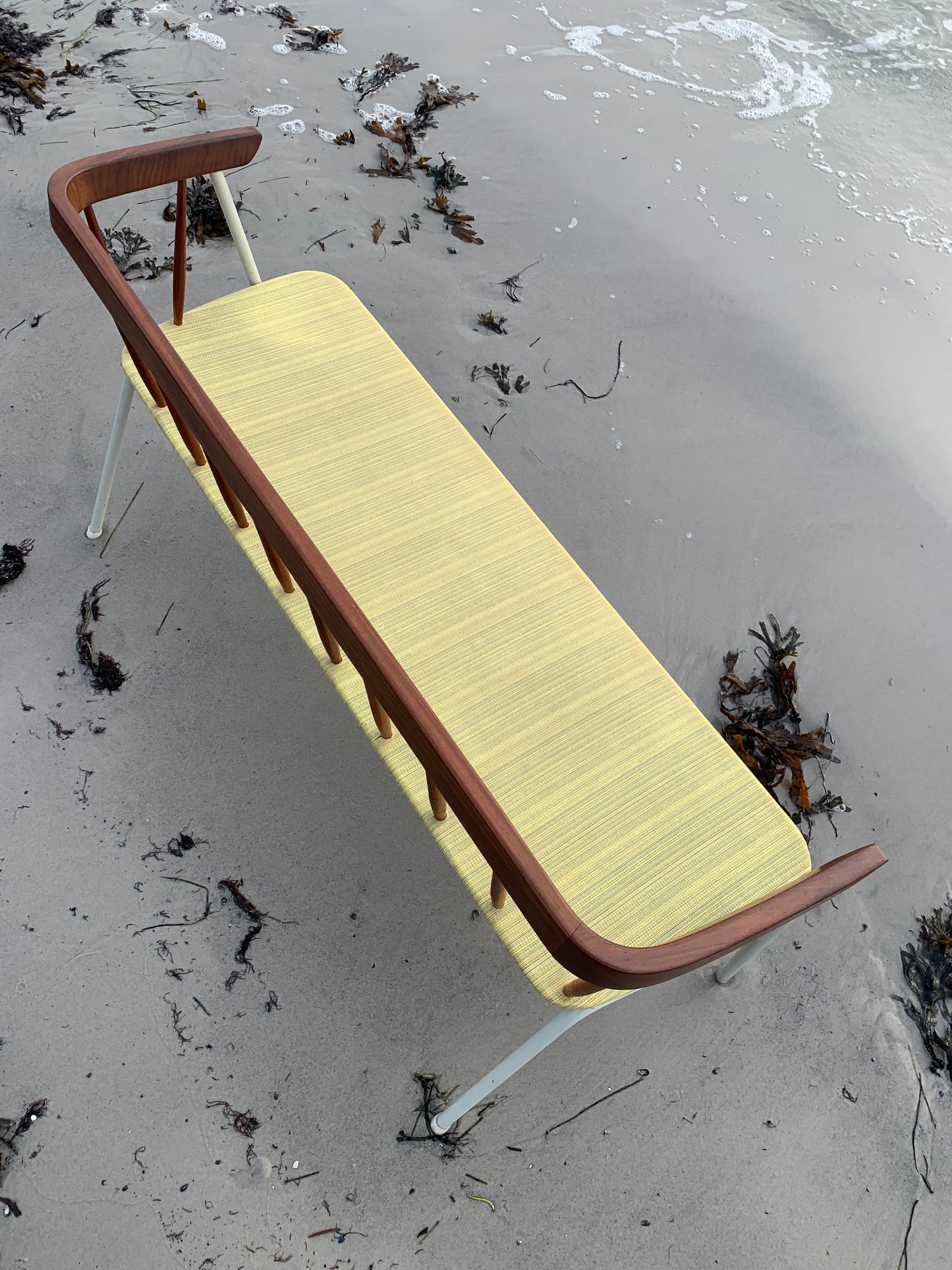 Bänk med fina trädetaljer