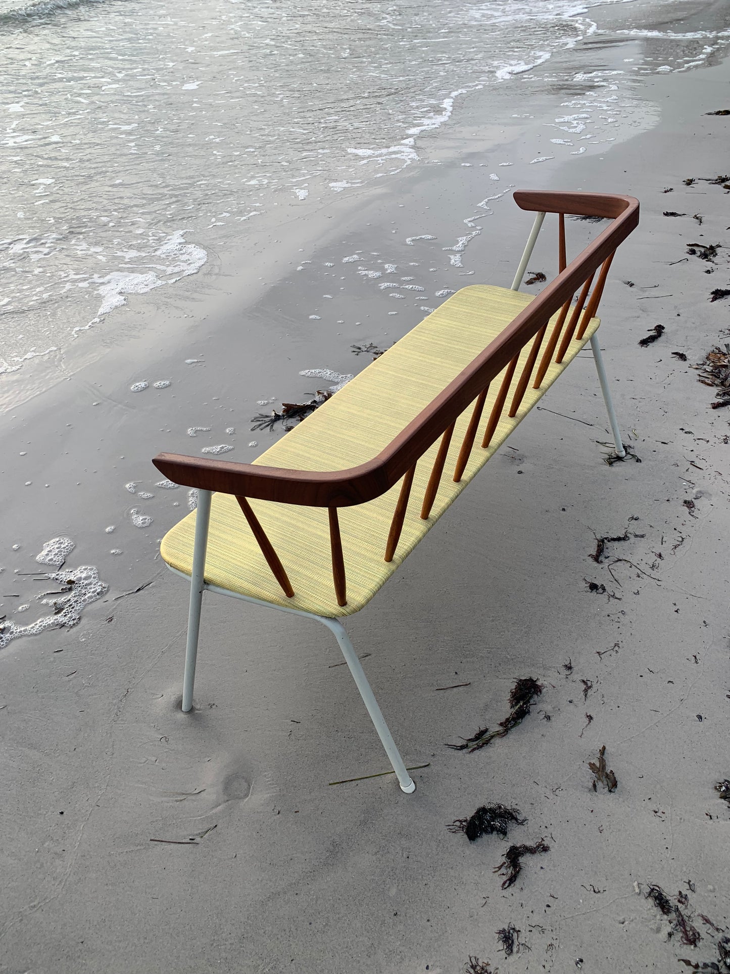 Bänk med fina trädetaljer