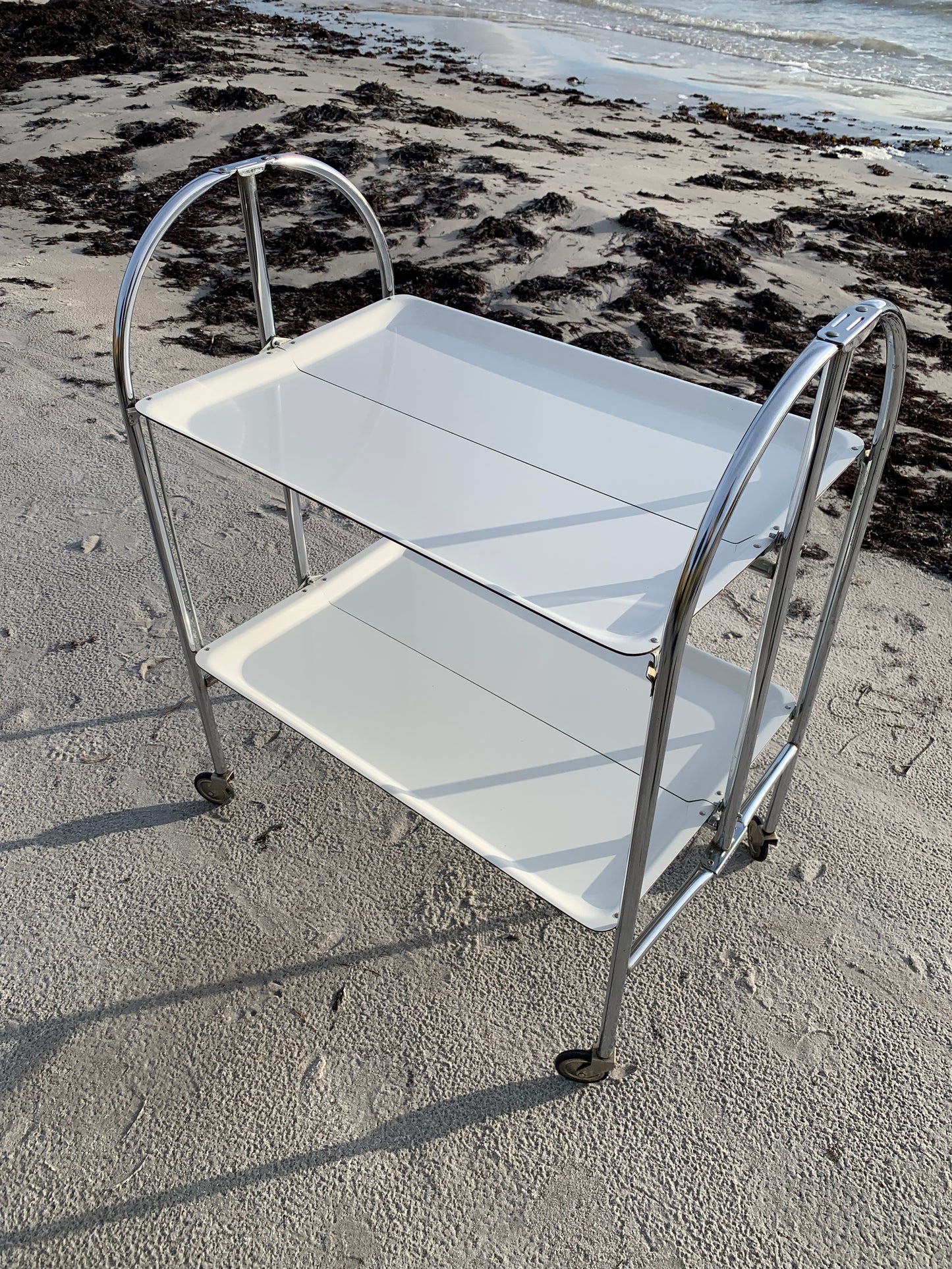 Hopfällbart barbord med hjul