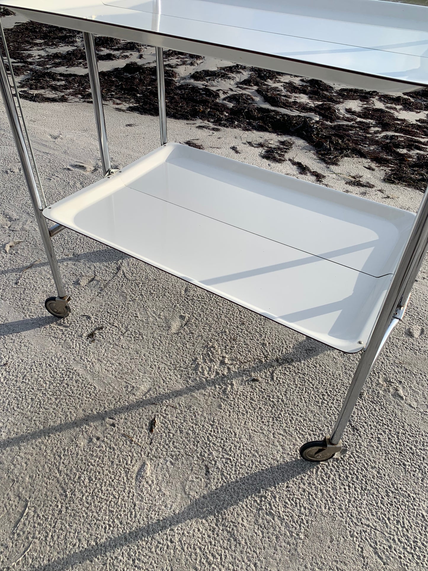 Hopfällbart barbord med hjul