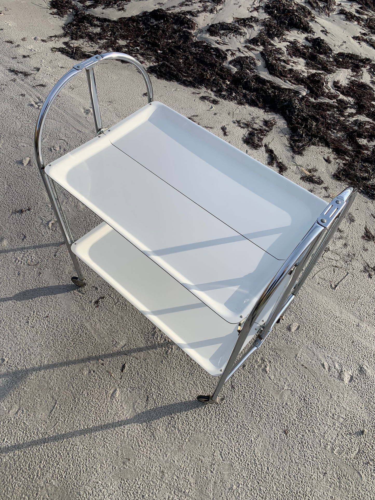 Hopfällbart barbord med hjul