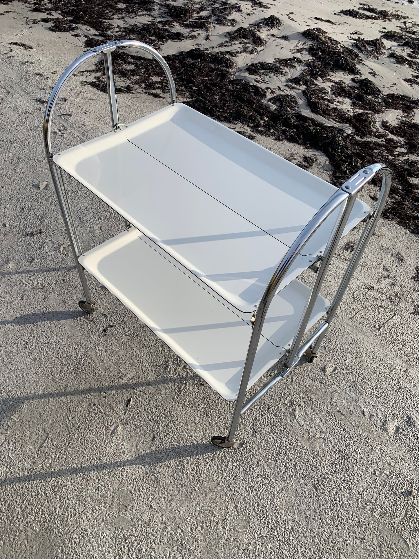 Hopfällbart barbord med hjul