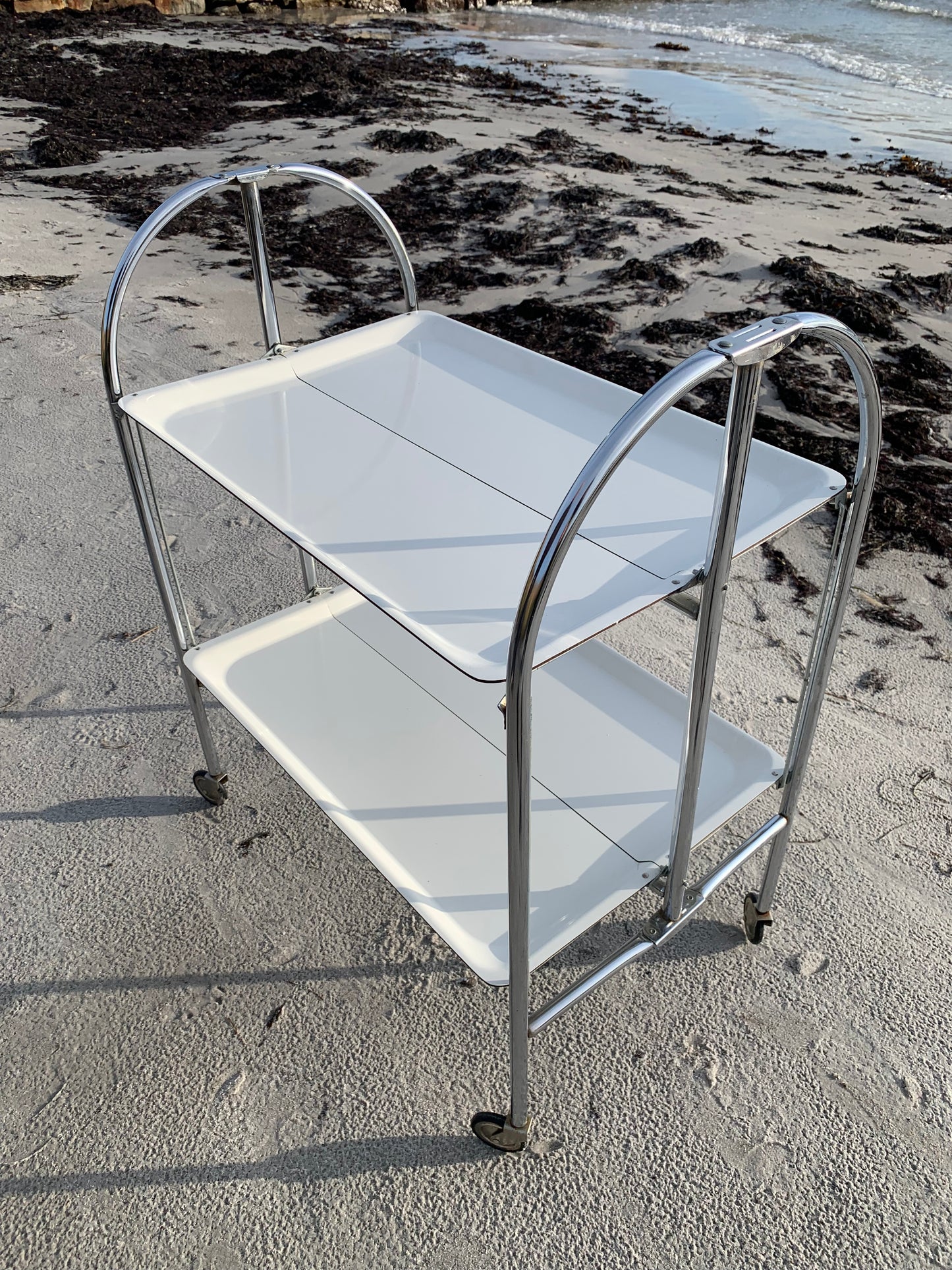 Hopfällbart barbord med hjul