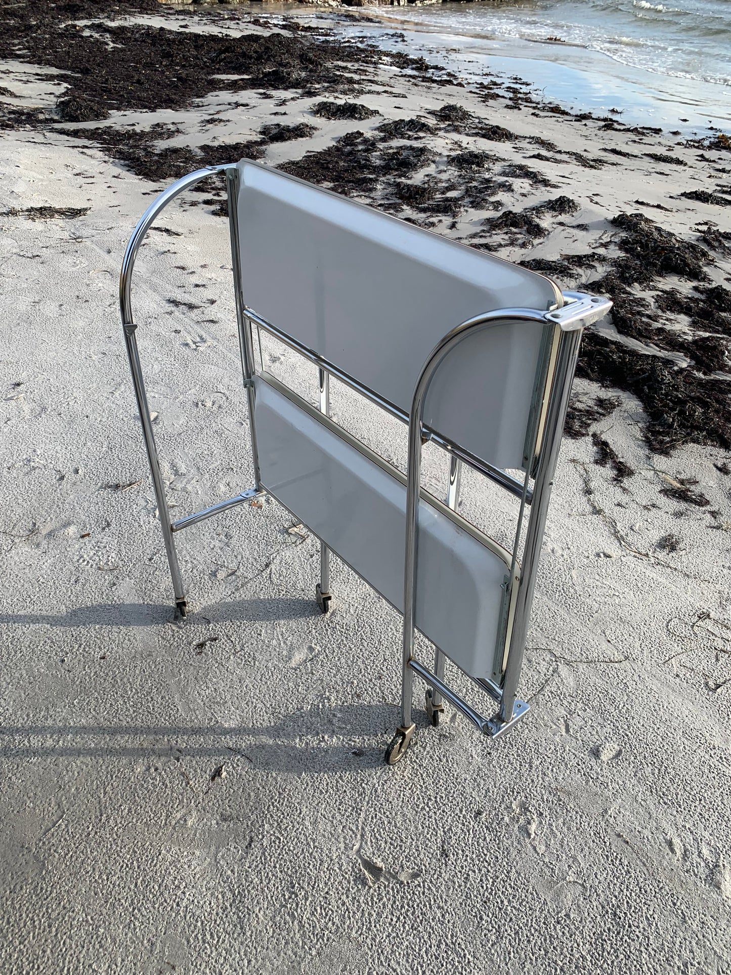 Hopfällbart barbord med hjul