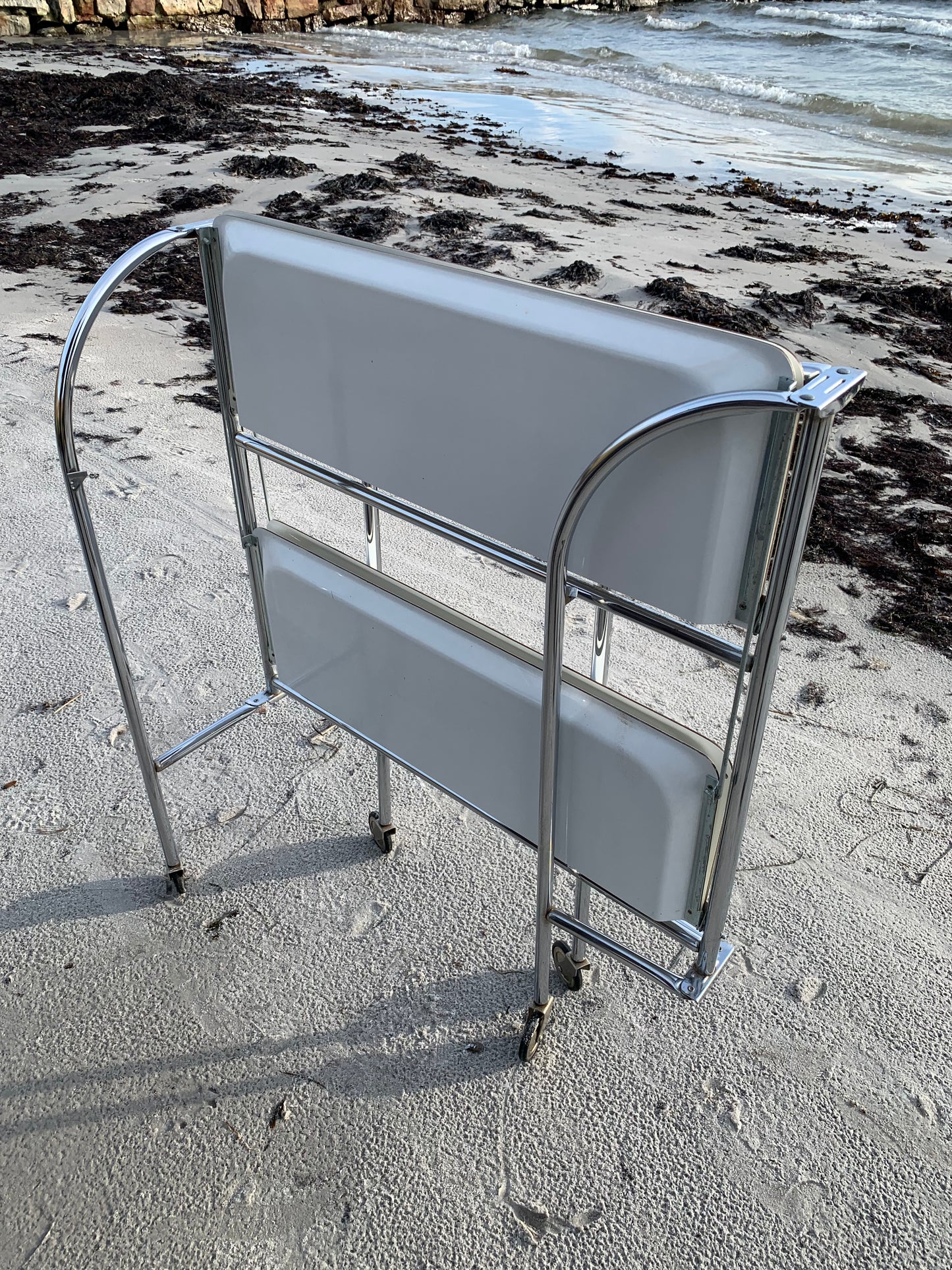 Hopfällbart barbord med hjul