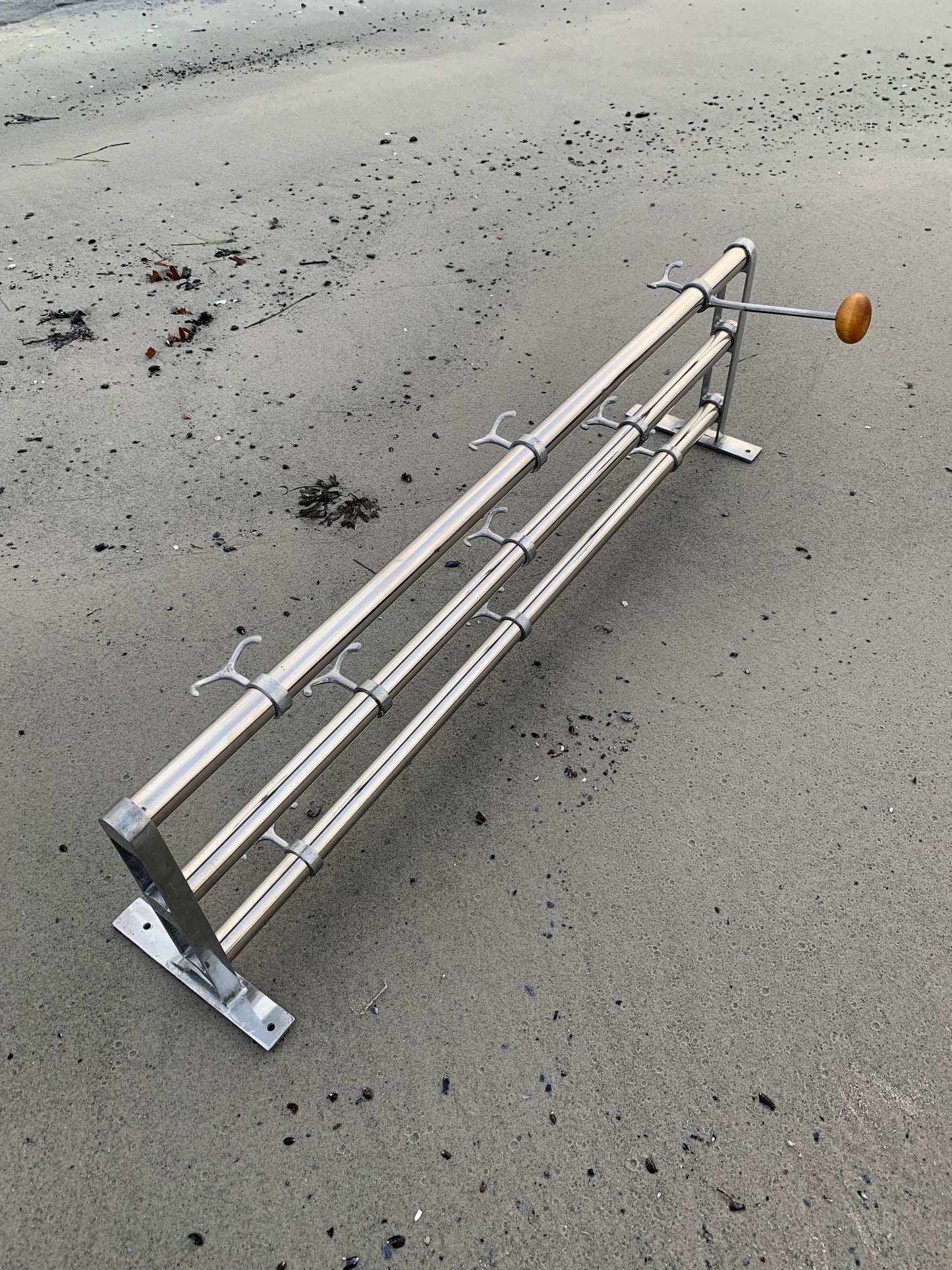 Hylde med hatteknage - Designet af Gunnar Bolin i 1937