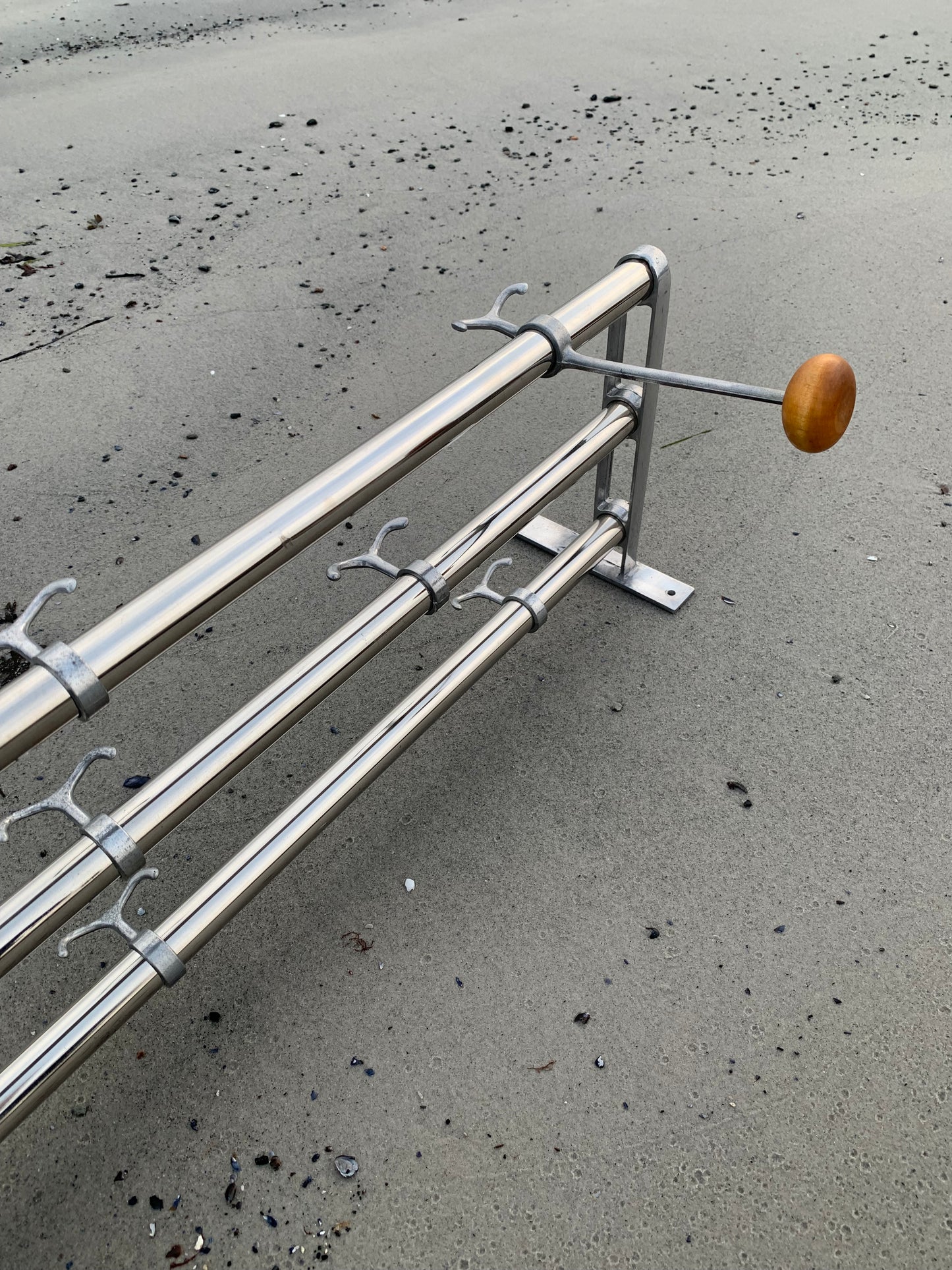 Hylde med hatteknage - Designet af Gunnar Bolin i 1937