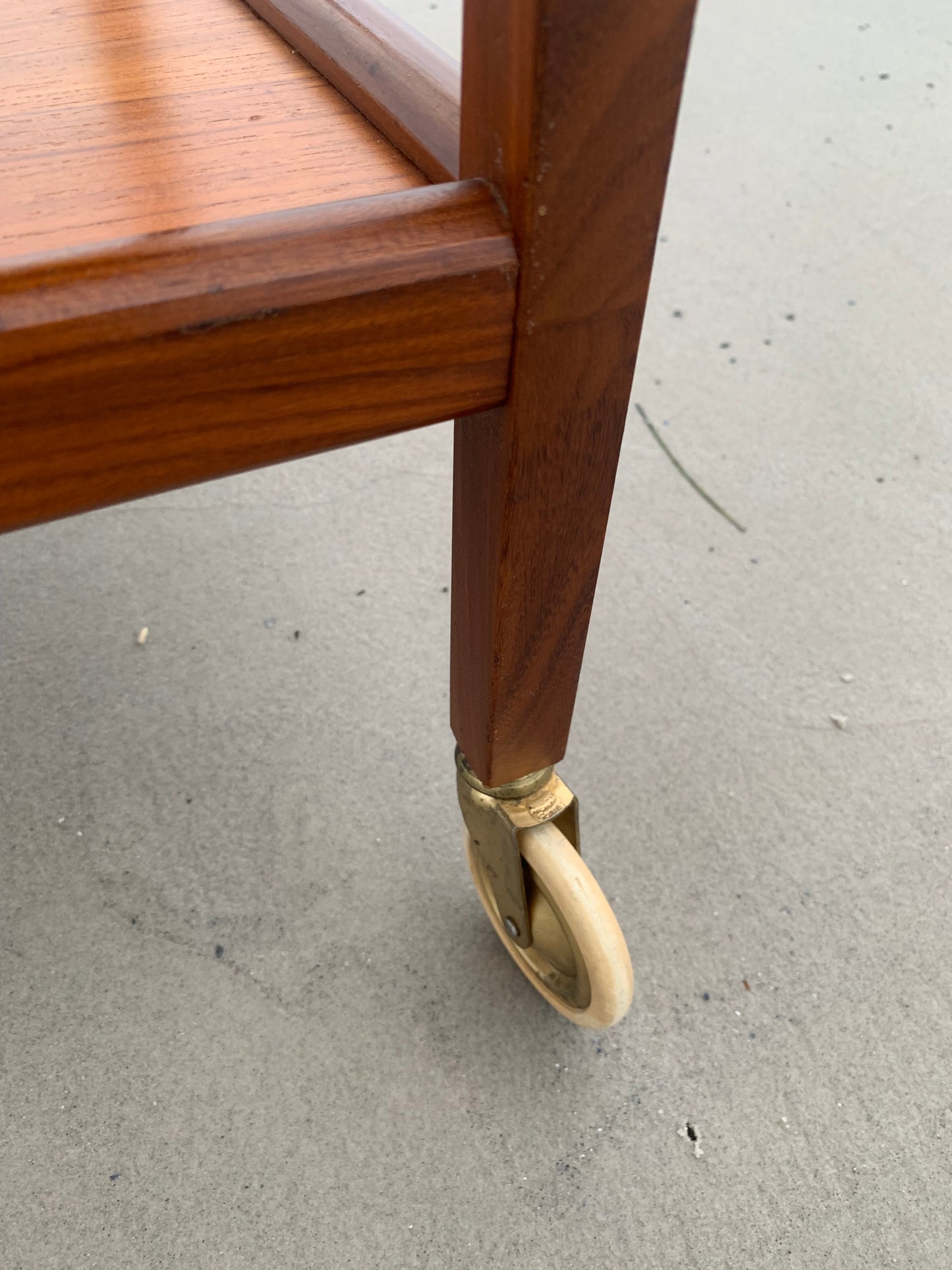 Serveringsvagn med hjul