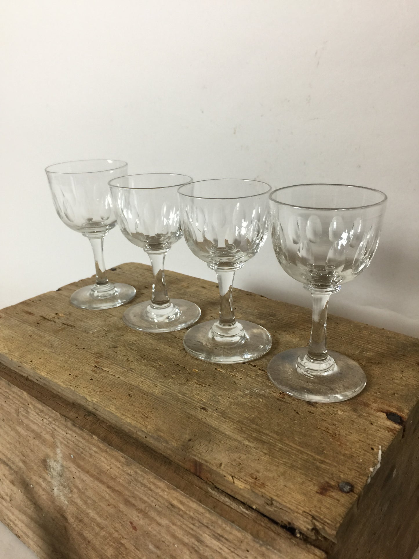 Fyra vackra gamla glas
