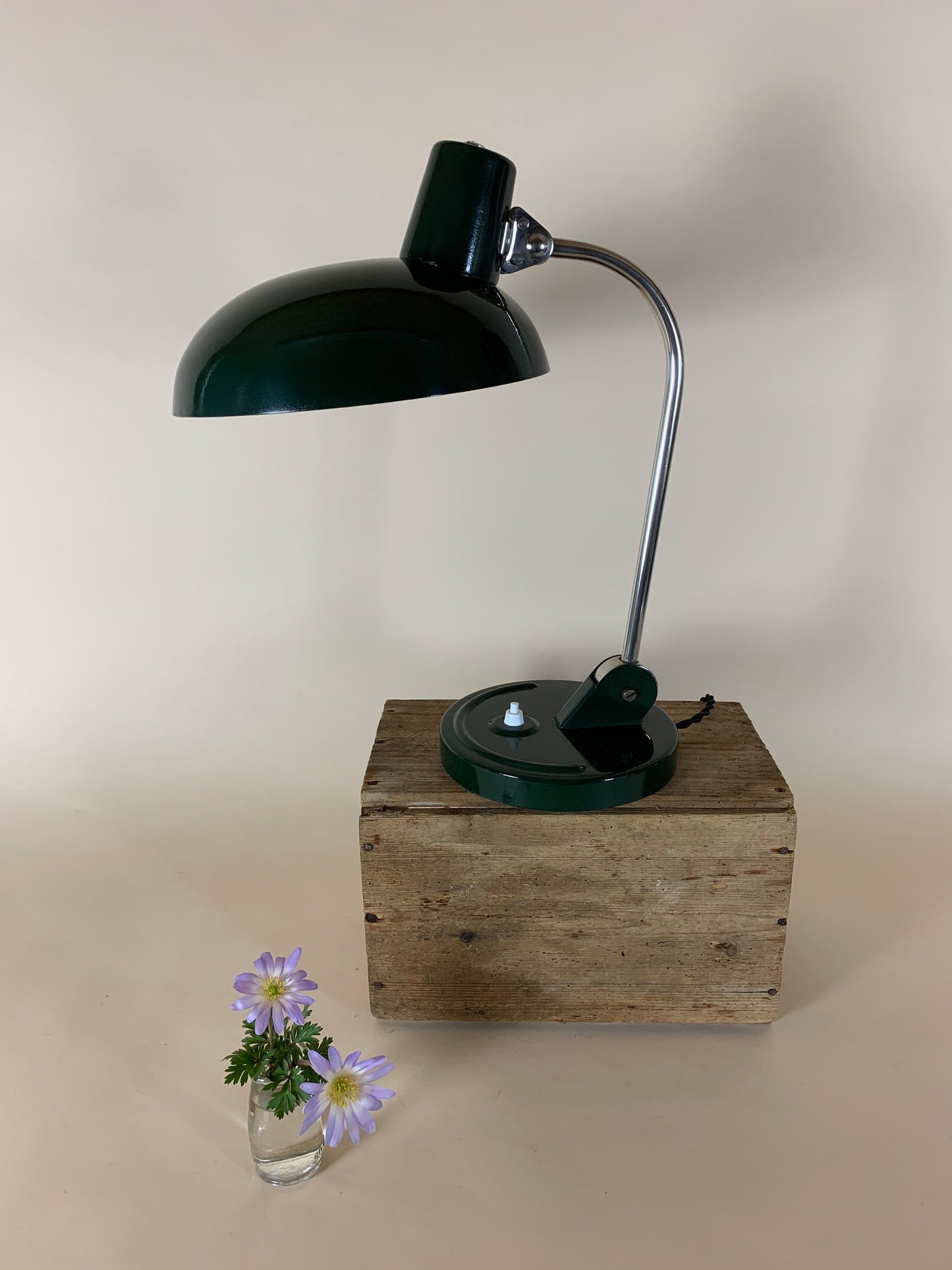 Bordslampa designad av Christian Dell för Koranda