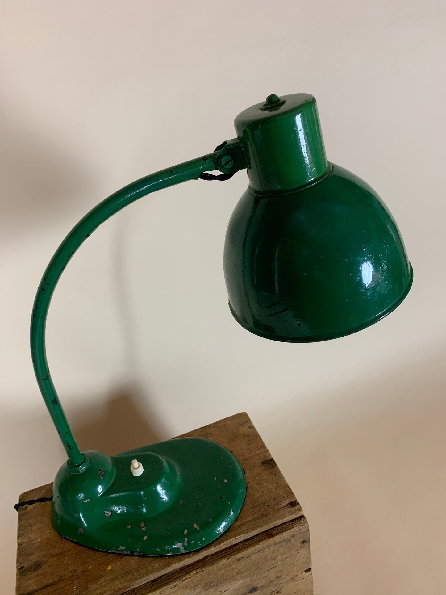 Raw Kandem lampa designad av Marianne Brandt