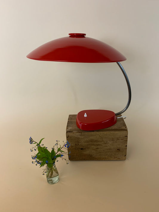 LBL lampa i vacker röd färg