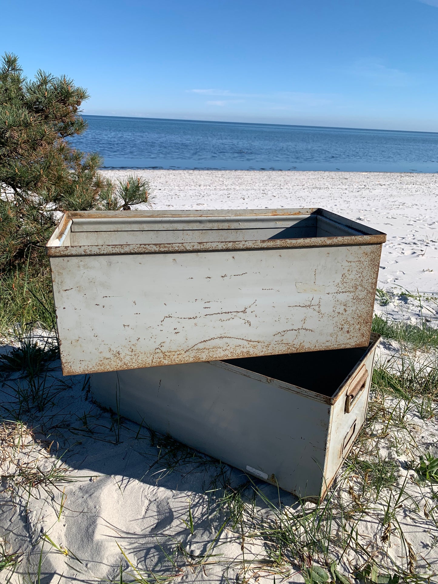 Grå metallfodral med mycket fin patina