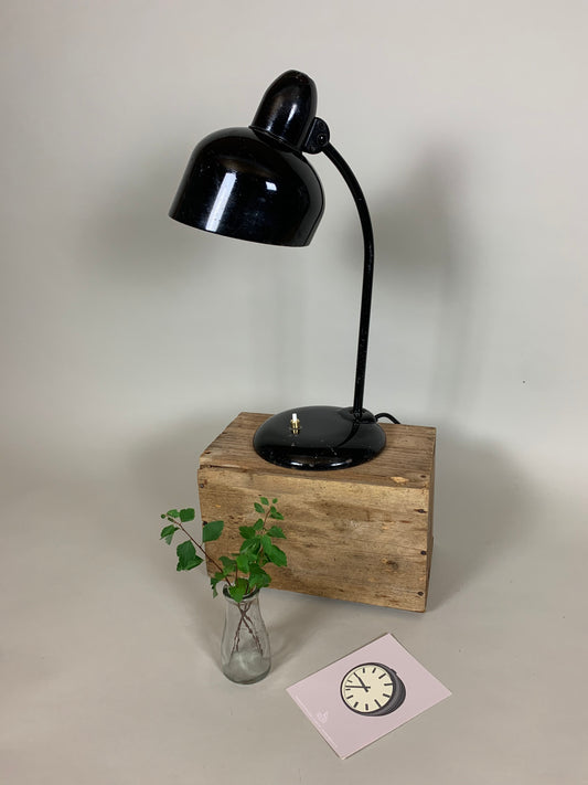 Svart Escolux vintage lampa med massor av vacker patina