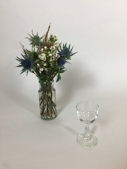 Fint litet dekorativt glas