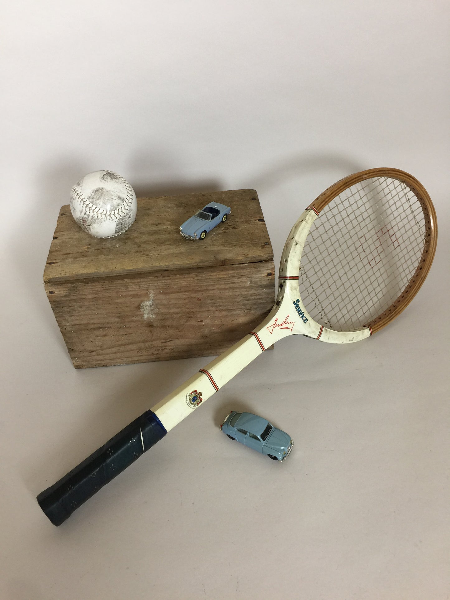 Vacker gammal svensk tennisracket