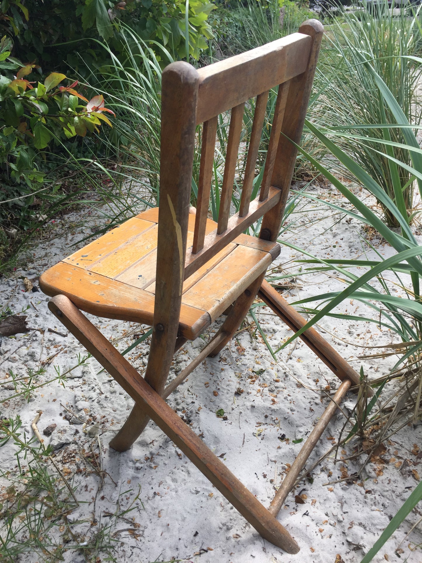 Barnfällbar stol i trä