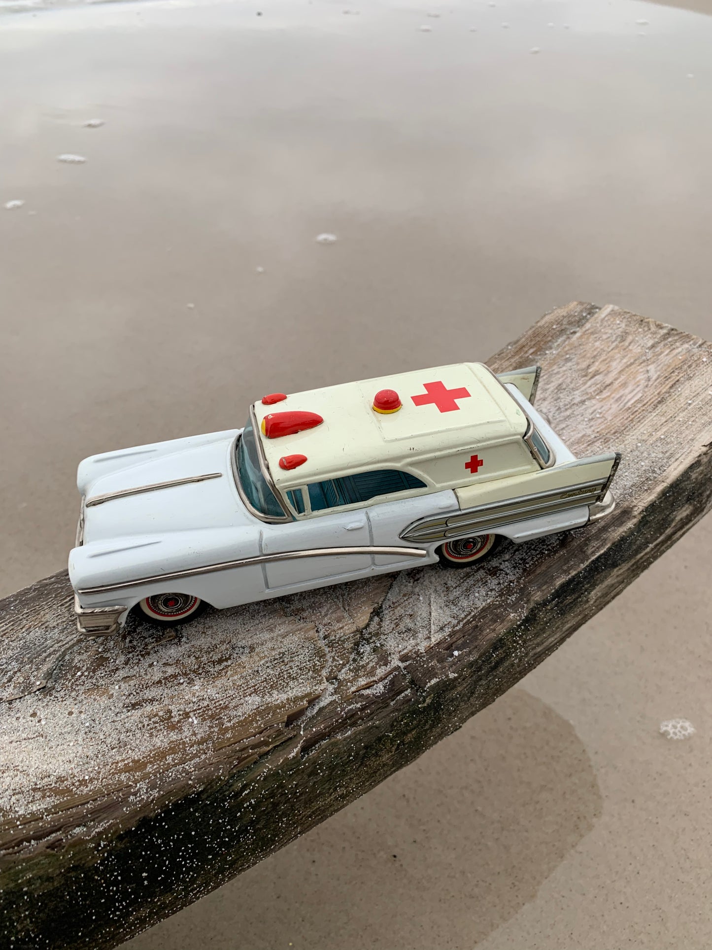 Ambulans i plåt