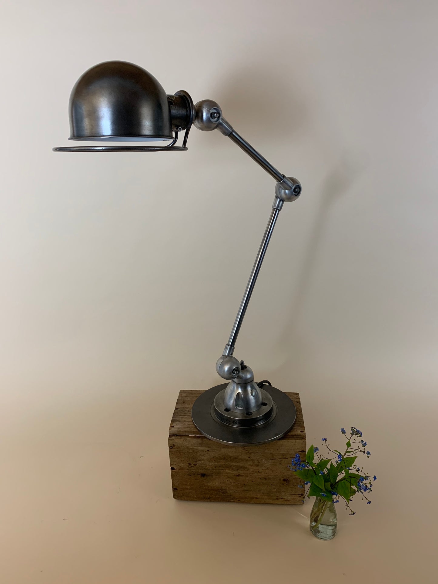 Jieldé bordslampa med två armben och strömbrytare