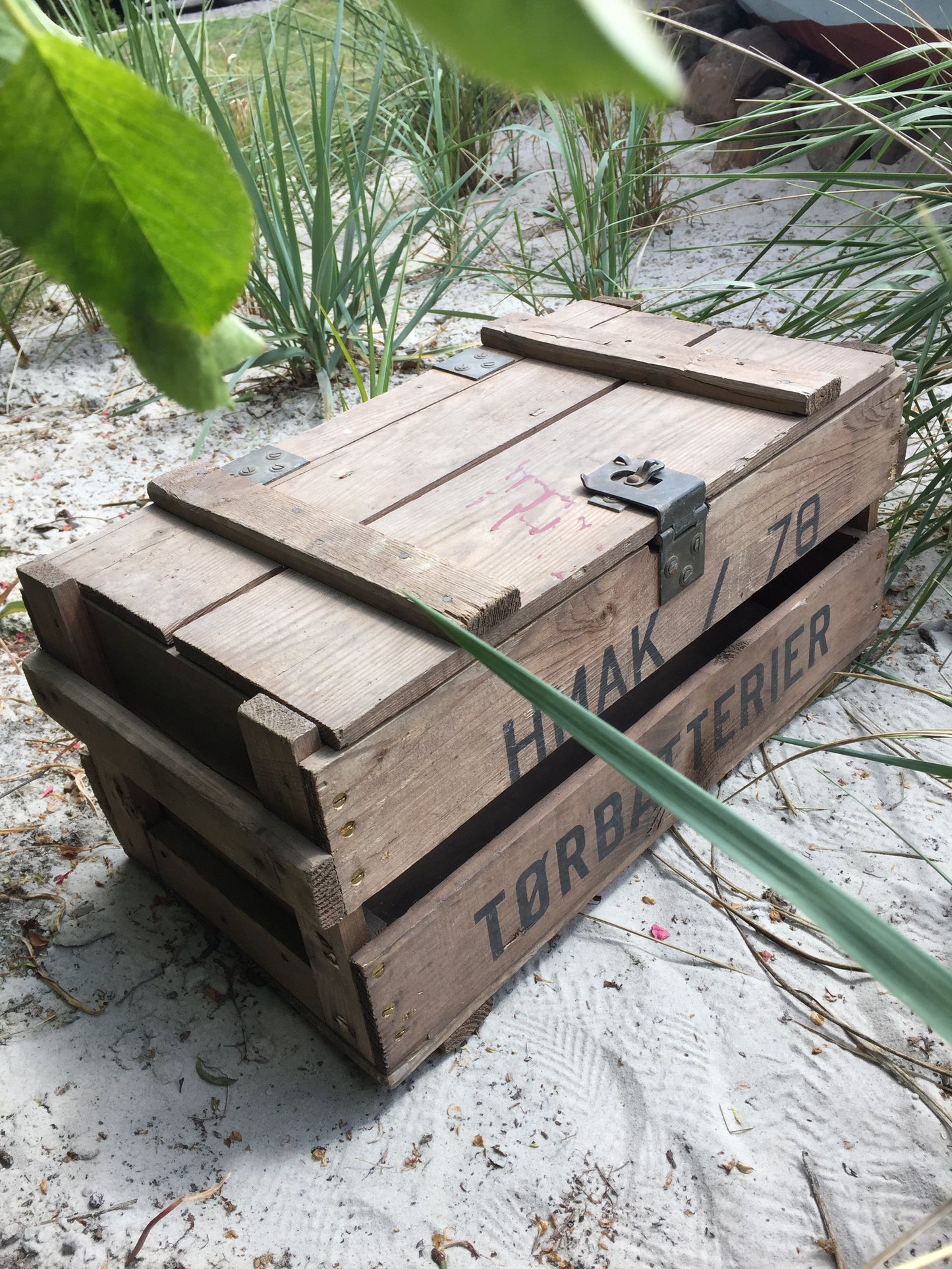 Batterilåda i trä med lock