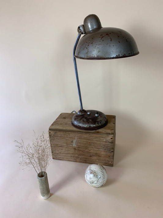 Helo bordslampa med mycket vacker patina