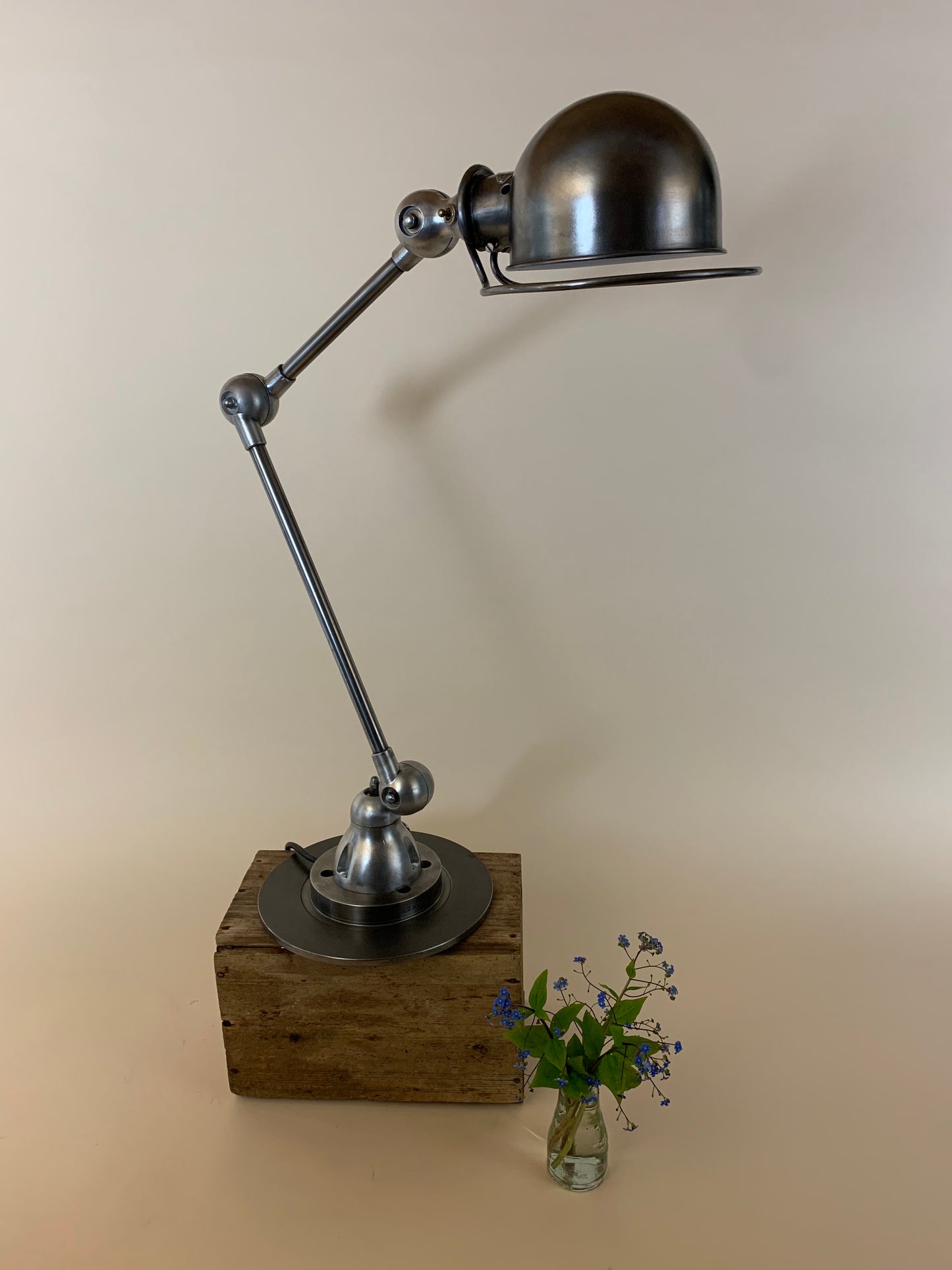 Jieldé bordslampa med två armben och strömbrytare