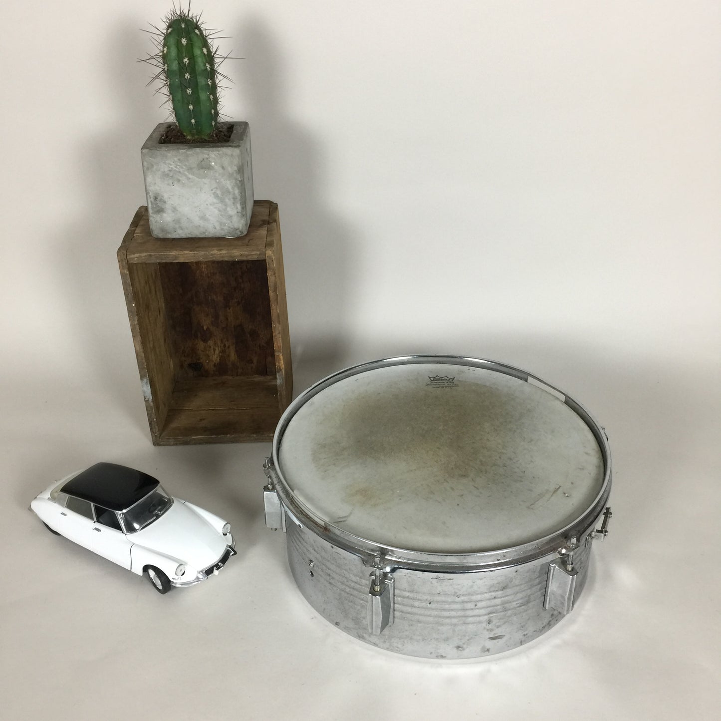 Rå och dekorativ trumma