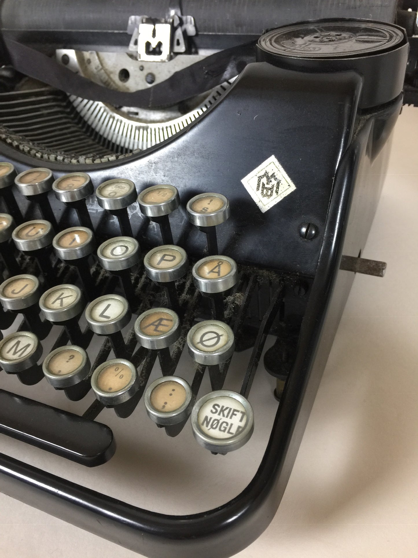 Vacker och dekorativ gammal skrivmaskin