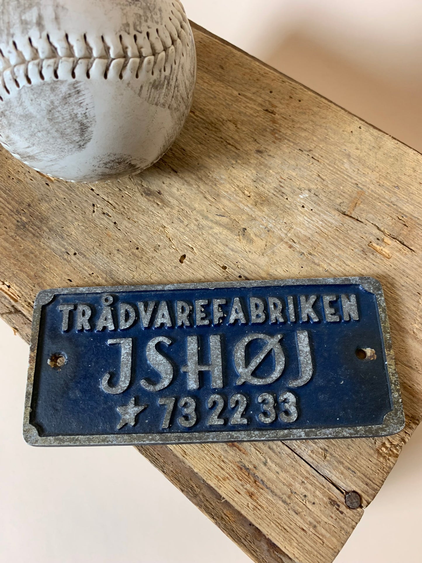 Skild från trådvarufabriken Ishøj